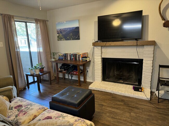 Photo - JULY PRE-LEASE 2 Bedroom 2 Bathroom Split ...