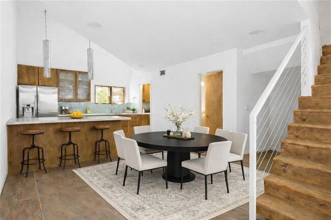 Photo - 5 Krog St NE