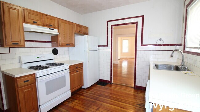 Building Photo - 7 Ashland St Unit 1 Rental