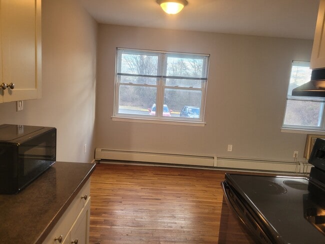 Photo - 56 Manchester Ct Unit Apt B