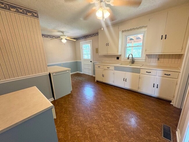 Photo - Clean Cozy Home!