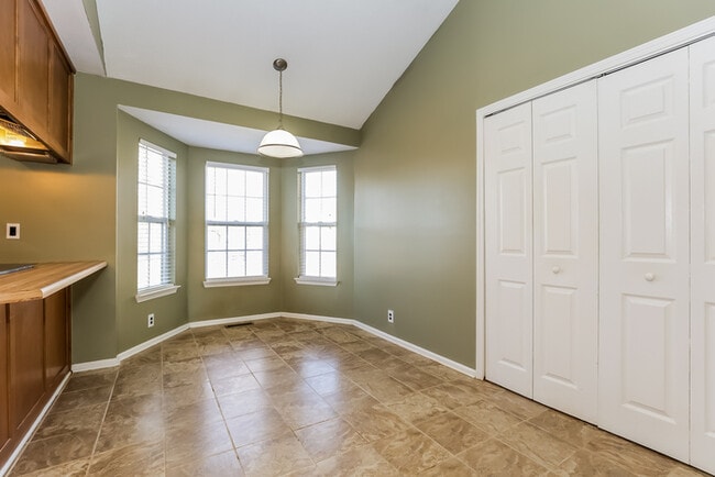 Photo - 737 Stone Hedge Dr