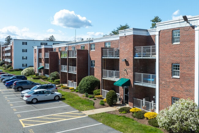 Fila de edificios - Greentree Condominium Association