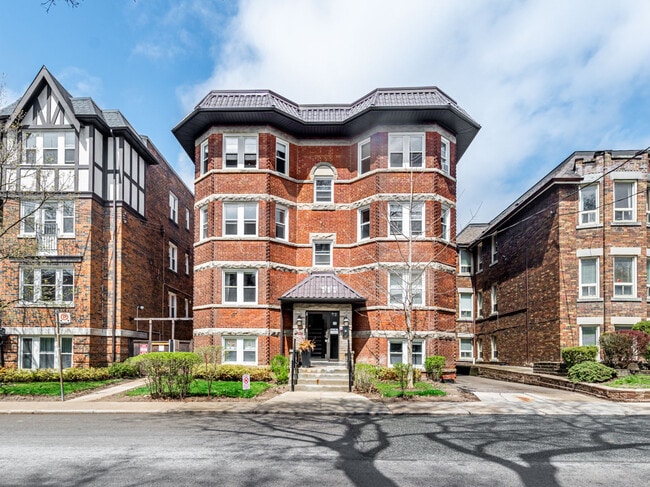 Building Photo - 310-312 LONSDALE RD