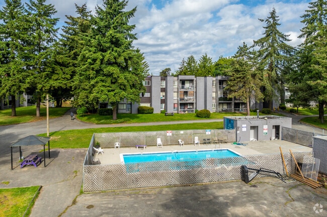 Pool - Pacific Park Apartments