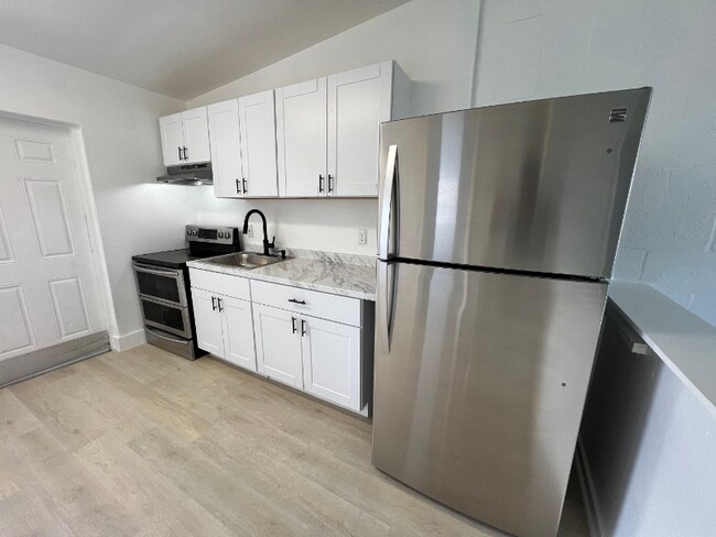 Photo - 320 NE 13th Ave Unit 06