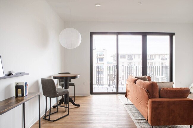 Photo - 1237 N Van Buren St Unidad ID1379023P