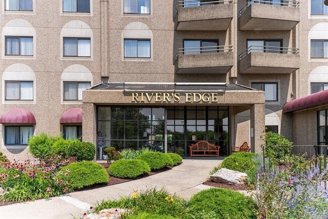 Building Photo - 111 deKoven Drive Unit APT 303