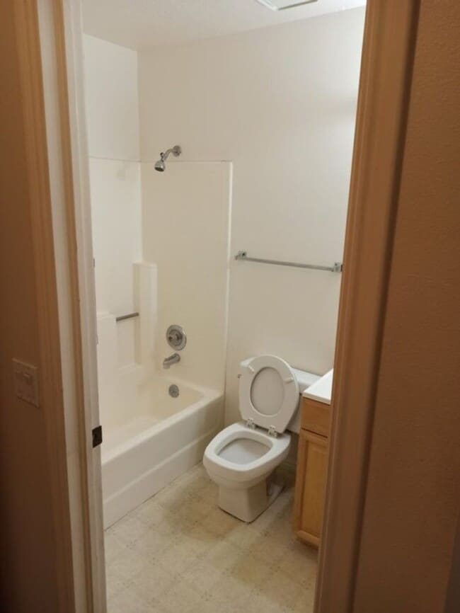 Photo - 1075 1400 W St