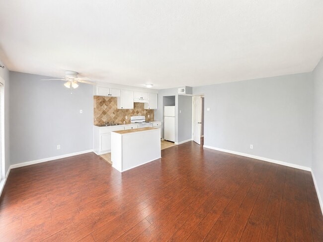 Photo - 4624 Bell St Unit 7