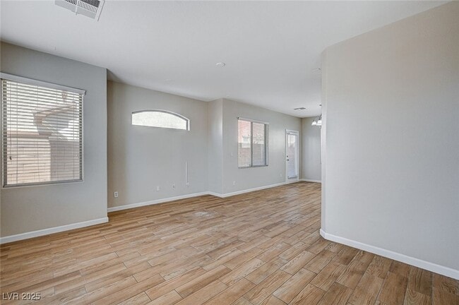 Photo - 684 Sumatra Pl