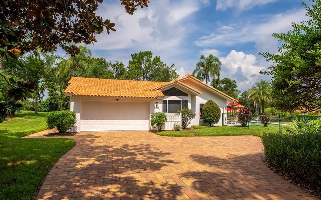 Garage and Parking - 7906 Swiss Fairways Ave