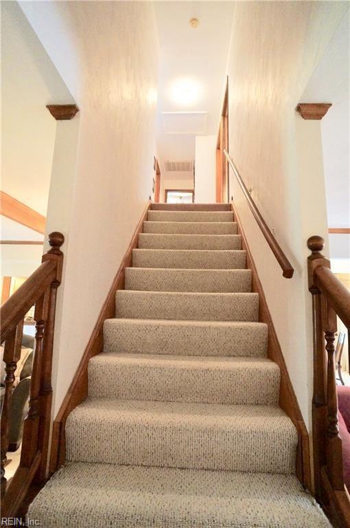 Photo - 937 Thompson Way