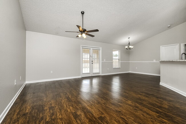 Photo - 6025 Live Oak Dr