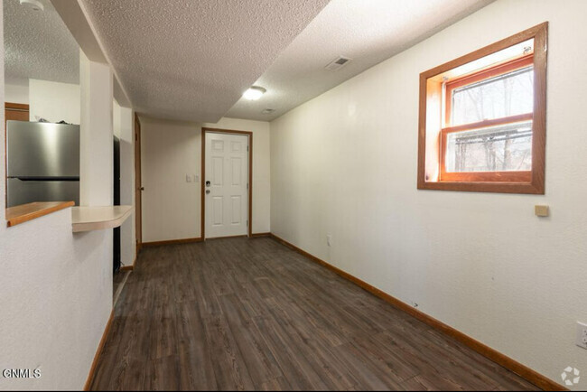 Building Photo - 205 E Avenue E Rental