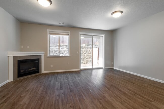 Photo - Newer Gorgeous 3 bedroom 2.5 bathroom 2 car garage Town Home *$500 Move-in Special- Skyview High ...