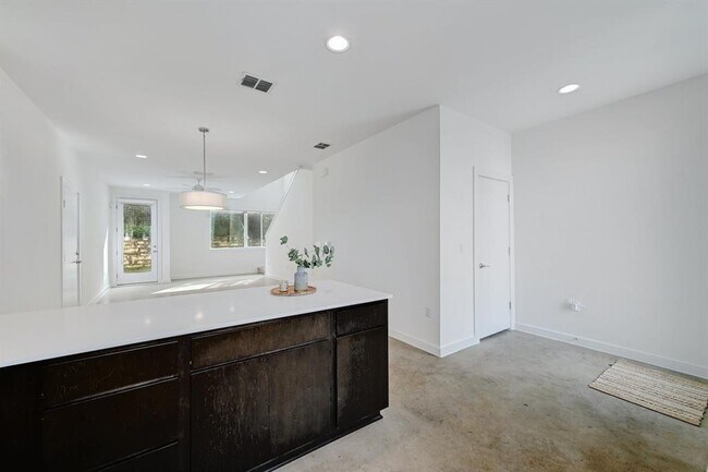 Photo - 705 N Bluff Dr Unit 11