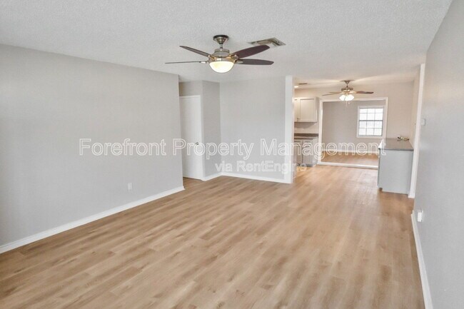 Photo - 4927 Grey Hawk St