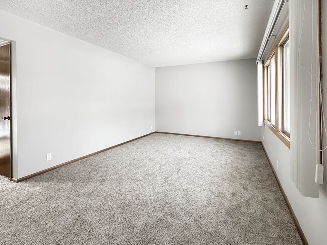 Photo - 276 Dawn Ave