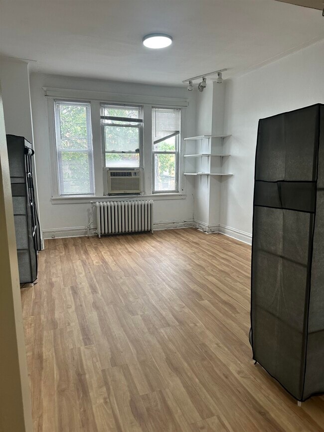 Photo - 141 67TH St Unit 2