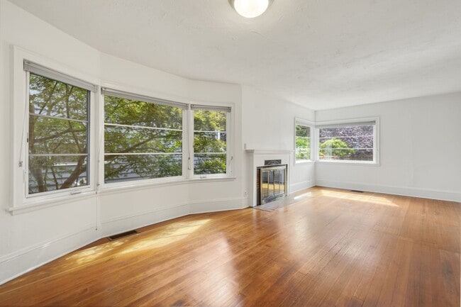Photo - Charming 1906 Craftsman in Fremont — 3 Beds, Walk to Shops & Parks