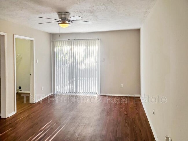 Photo - 304 Manuel Dr Unit C