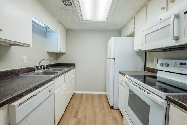 Photo - 2401 Leon St Unit 108