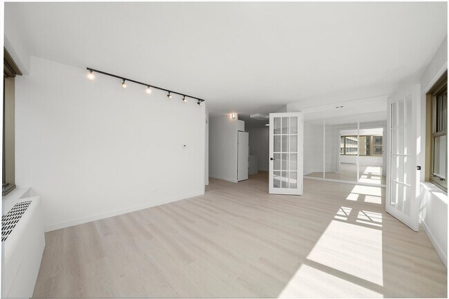 Photo - 247 E Chestnut St Unidad 2004