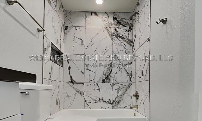 1302 E Vista Ave Unit 2