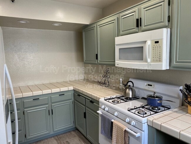 Photo - 3606 First Ave. Unidad 404