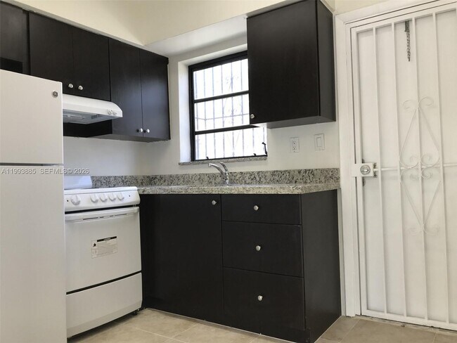 Photo - 2362 NW 34th St Unit 2