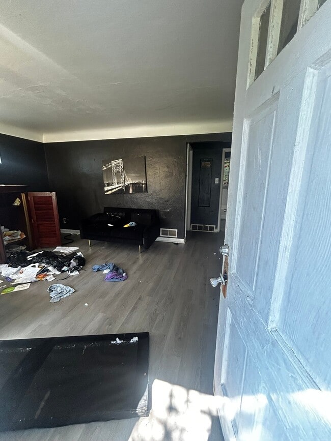 Photo - 5621 Sunbury Ave