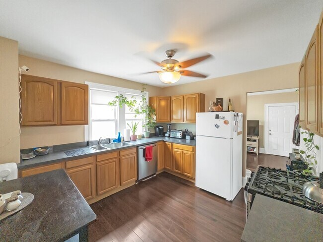 Photo - 24 Annafran St Unit 2