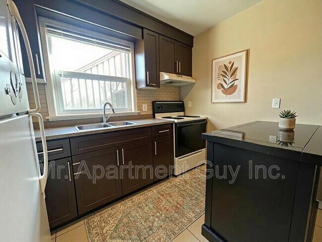 Photo - 168 Moore Ave S Unit Main Level