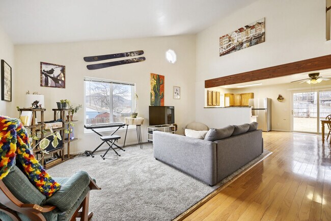 Living room - 1547 Secrest Ct