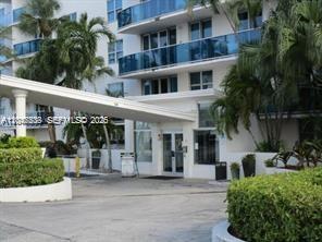 Building Photo - 7501 E Treasure Dr Unit 5J