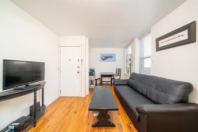 Photo - 160 8th St Unidad 3