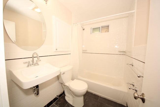 Building Photo - large 4 bed in Waltham