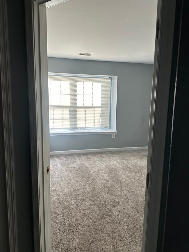 Second bedroom - 5384 Bedford Ter Unit Clusters at Woodlawn