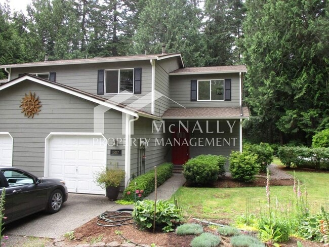 Building Photo - Charming 2 Bedroom 2 Bath Duplex