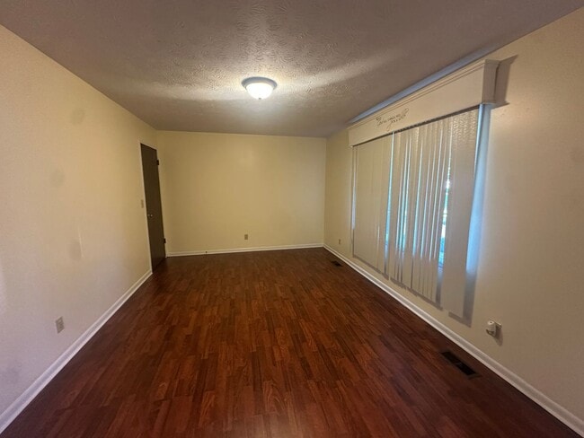 Photo - Charming 3 Bedroom, 2 Bathroom Home in Lenlock!
