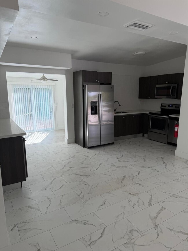 Building Photo - 4160 NE 15th Ave