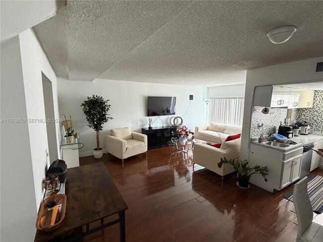 Building Photo - 9390 W Flagler St Unit 225C