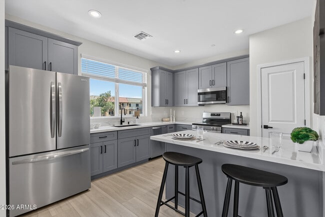 Photo - 2601 E Clarendon Ave
