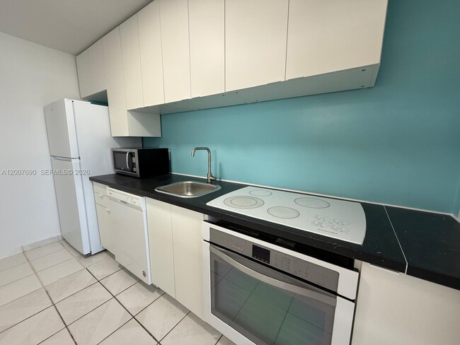 Photo - 1750 James Ave Unidad 7A