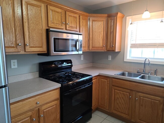 Photo - 3 Bedroom 2 1/2 bath end unit Townhome for Rent in Waynesboro