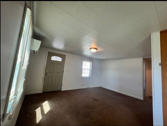 Photo - 102 Flower St