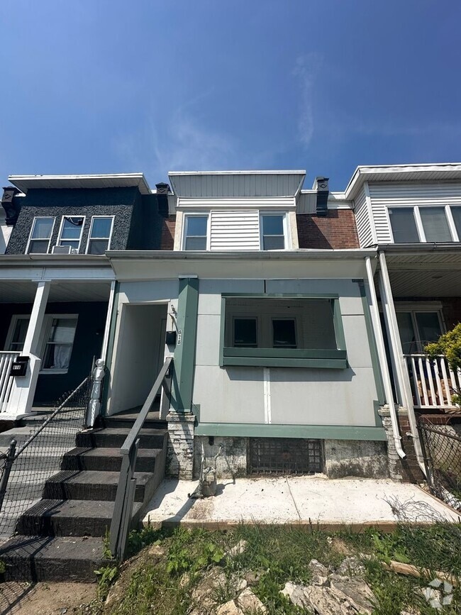 Building Photo - Renovated 3 Bed, 1 Bath townhome