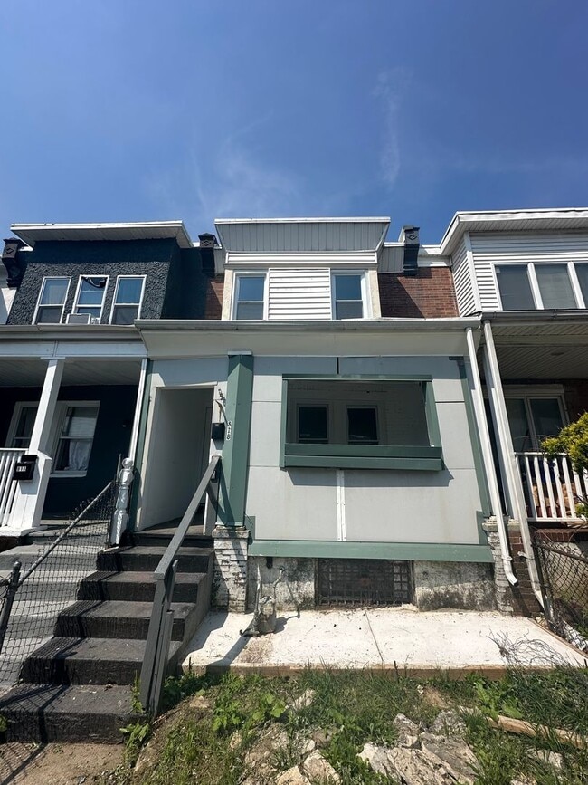 Renovated 3 Bed, 1 Bath townhome - Renovated 3 Bed, 1 Bath townhome
