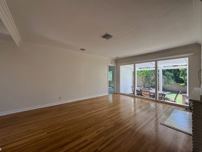 Photo - 3 bed & 2 bath home in EAST side Long Beach